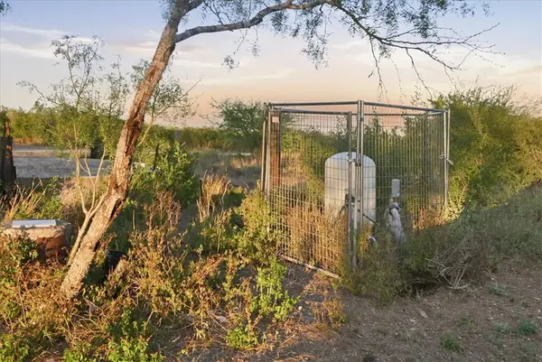 00 Cr 104, San Diego, TX 78384