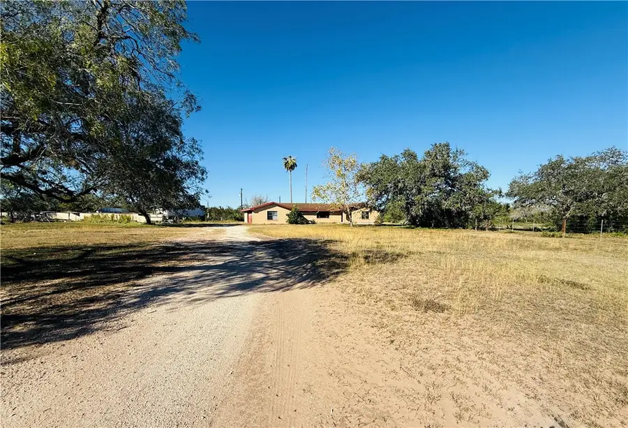 2871 Carr Road, Beeville, TX 78102 - Image #2