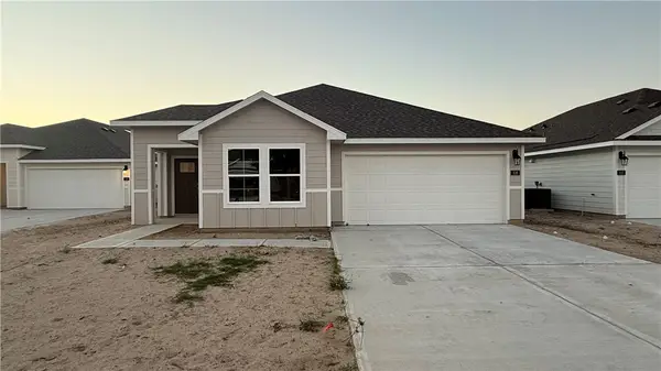 106 Kokomo Court, Rockport, TX 78382