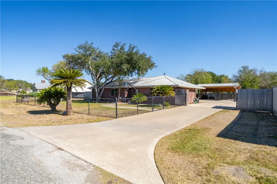 707 S Metz Street, Orange Grove, TX 78372 - Image #3