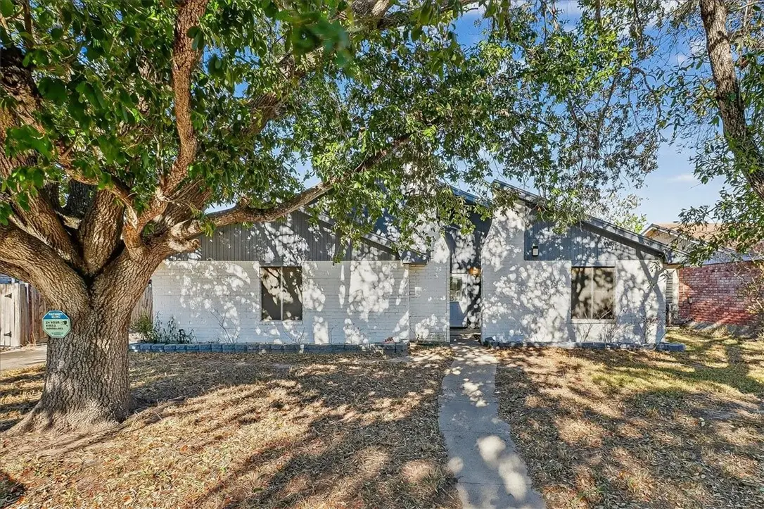 5713 Crest Pebble Drive, Corpus Christi, TX 78415 - Image #1