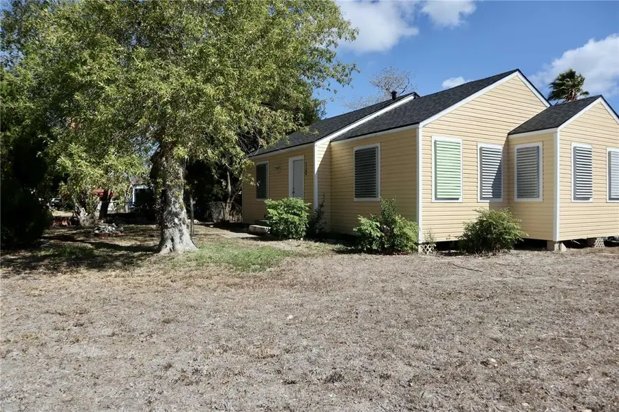 1166 York Avenue, Corpus Christi, TX 78404 - Image #2