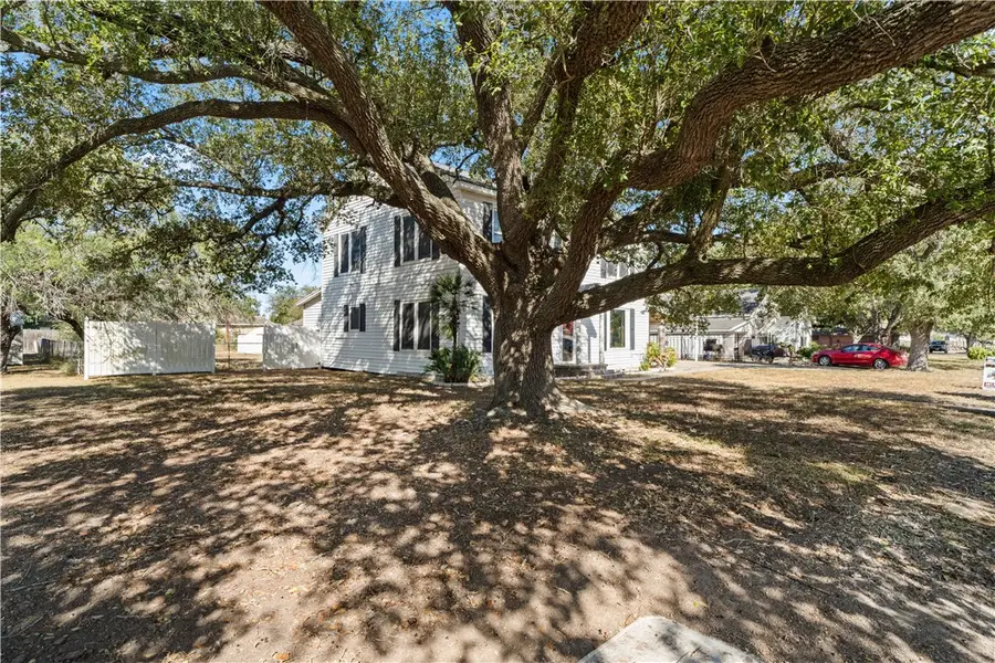 808 W Yoakum Avenue, Kingsville, TX 78363 - Image #2