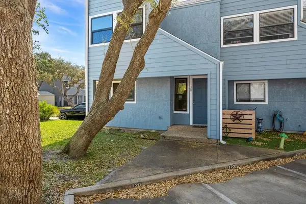 209 Forest Hills #120, Rockport, TX 78382