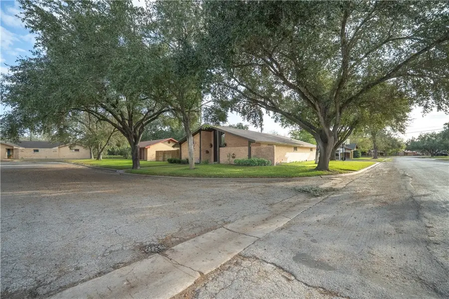 1519 Delwood, Alice, TX 78332 - Image #3