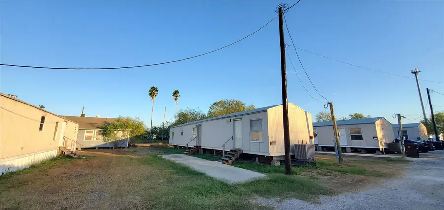 1131 W Kenedy Avenue, Kingsville, TX 78363 - Image #3