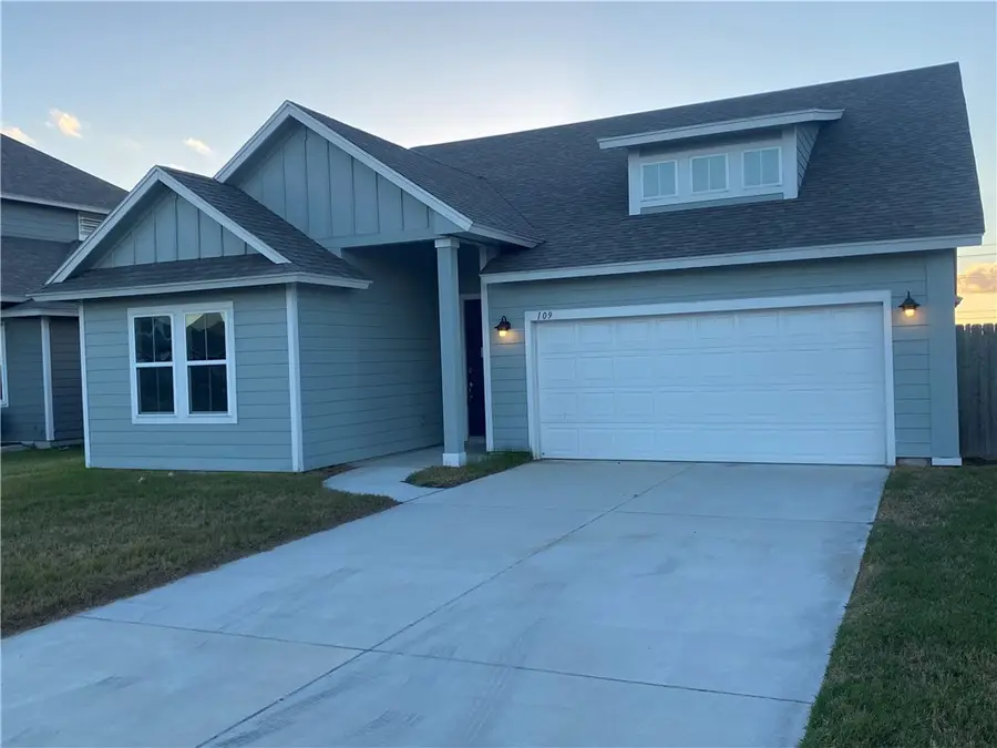 109 Highwood Drive, Rockport, TX 78382 - Image #2