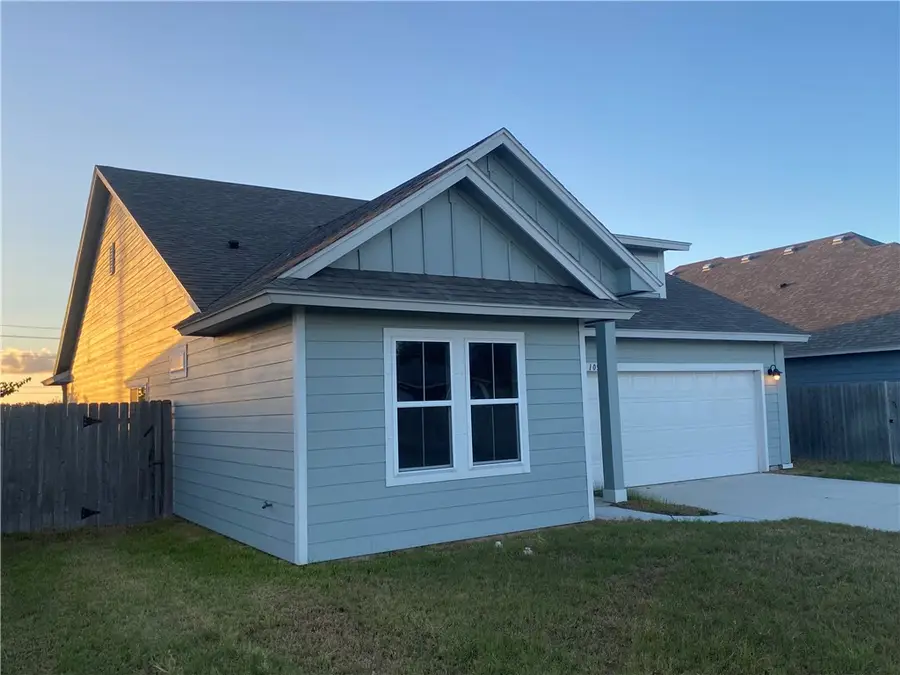 109 Highwood Drive, Rockport, TX 78382 - Image #3