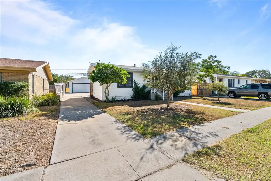 1214 Stratton Drive, Corpus Christi, TX 78412 - Image #3