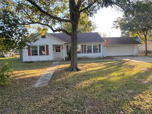 215 W Heard Street, Refugio, TX 78377