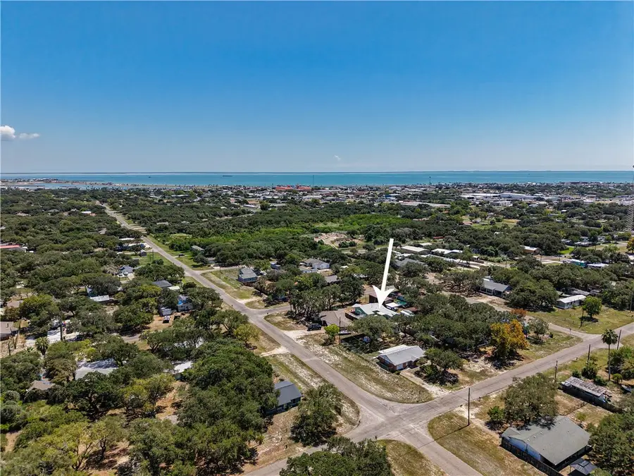 809 N Kossuth Street, Rockport, TX 78382 - Image #2