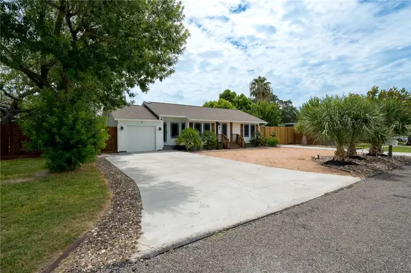 202 S 7th Street, Rockport, TX 78382