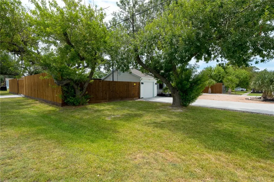 202 S 7th Street, Rockport, TX 78382 - Image #3