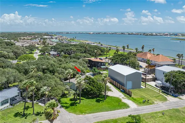1604 Victoria Avenue, Rockport, TX 78382