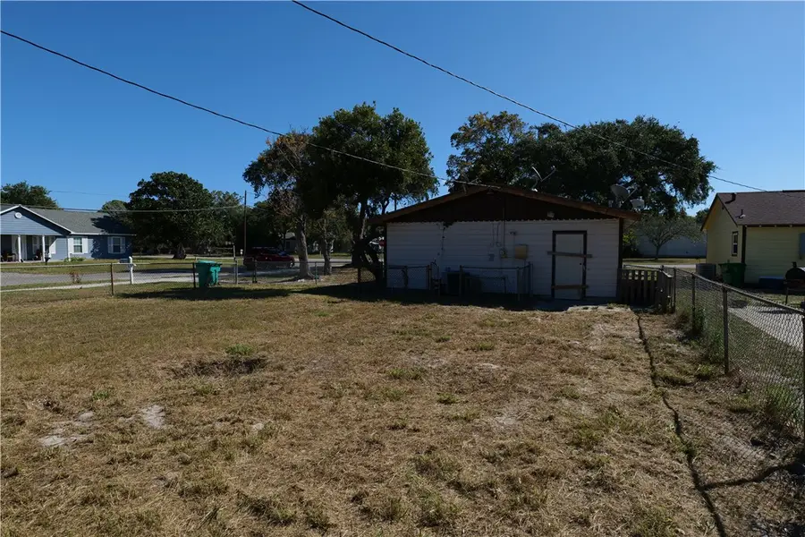 1315 W Goodnight Avenue, Aransas Pass, TX 78336 - Image #3