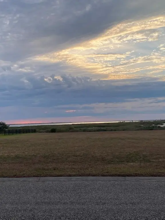 60 Southpointe Cir., Rockport, TX 78382 - Image #1