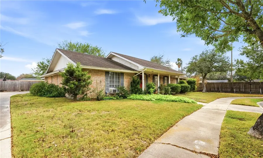 6410 Clearlake Circle, Corpus Christi, TX 78413 - Image #2