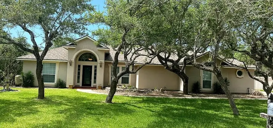 110 Palo Pinto Drive, Rockport, TX 78382 - Image #2
