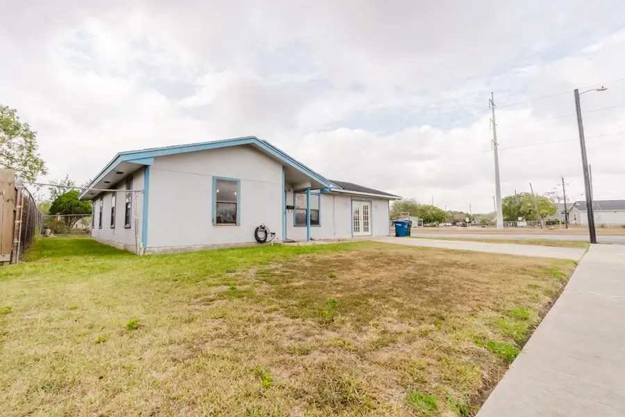 1401 Barcelona Drive, Corpus Christi, TX 78416 - Image #2