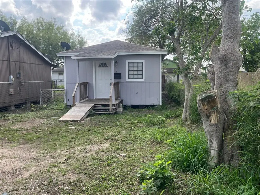 512 W Avenue F, Robstown, TX 78380 - Image #2