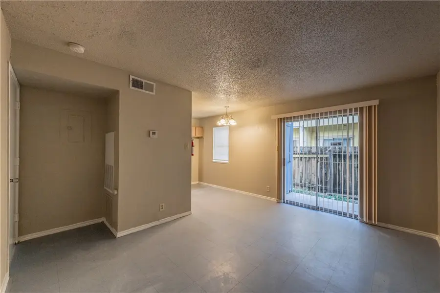1634 W Woodlawn Avenue, San Antonio, TX 78201 - Image #2