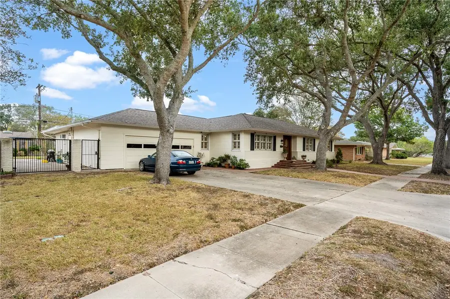 426 Williamson Place, Corpus Christi, TX 78411 - Image #2