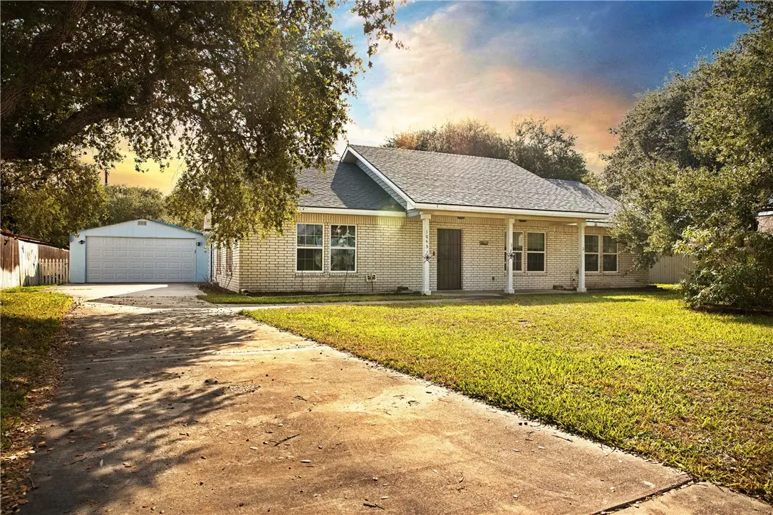1045 S Saunders Street, Aransas Pass, TX 78336 - Image #1