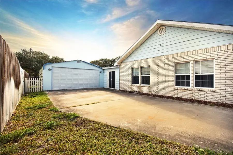 1045 S Saunders Street, Aransas Pass, TX 78336 - Image #2