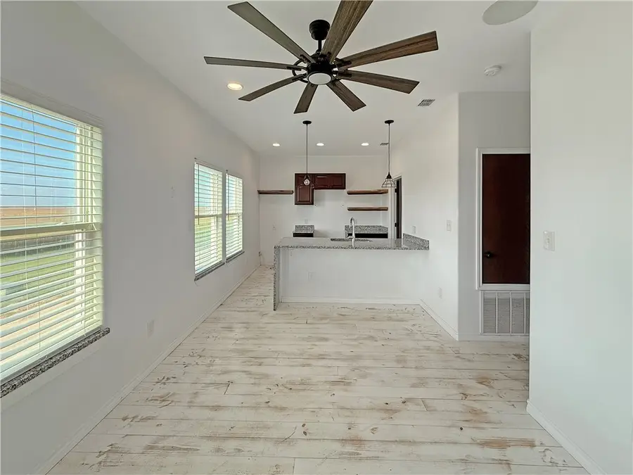 118 W Palm Beach Drive, Port Aransas, TX 78373 - Image #3