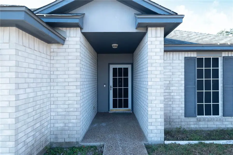 7141 Cano, Corpus Christi, TX 78414 - Image #2