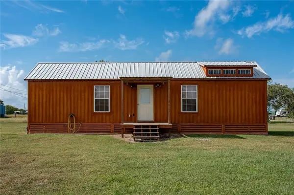 1101 W Houston Avenue, Seadrift, TX 77983