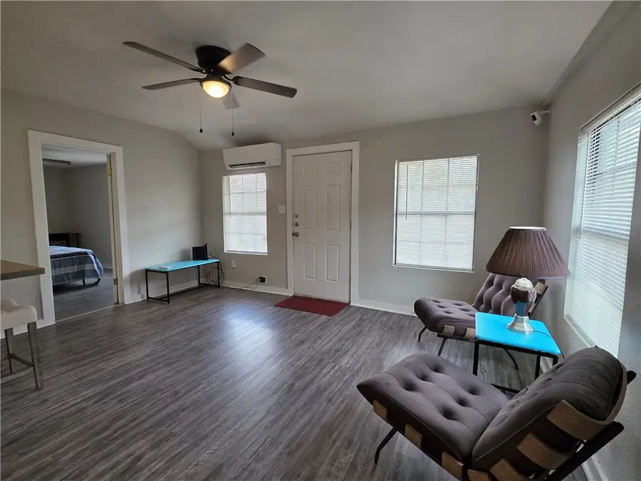 112 E Linden Street, Rockport, TX 78382 - Image #3