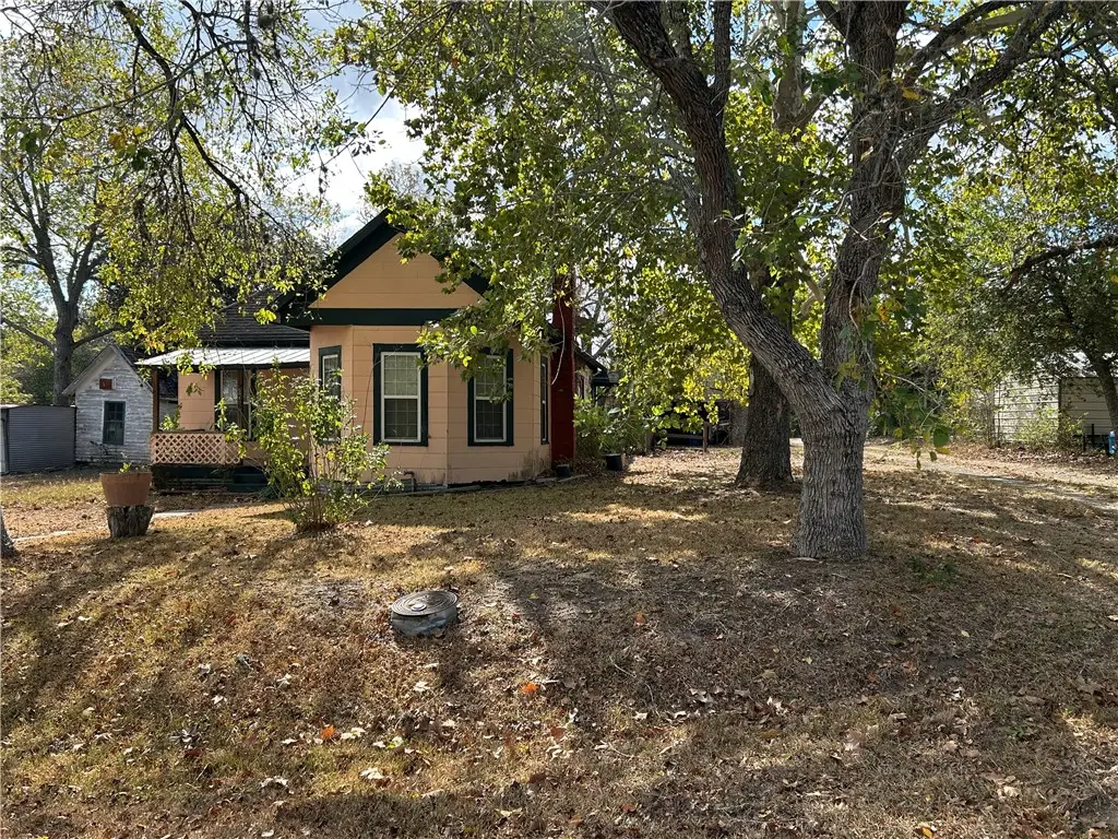 547 W Franklin Street, Goliad, TX 77963 - Image #1