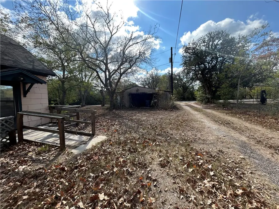 547 W Franklin Street, Goliad, TX 77963 - Image #3