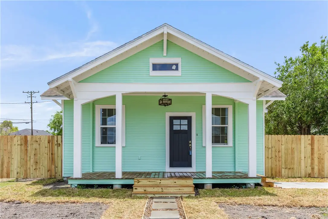 228 E Avenue G, Robstown, TX 78380 - Image #1