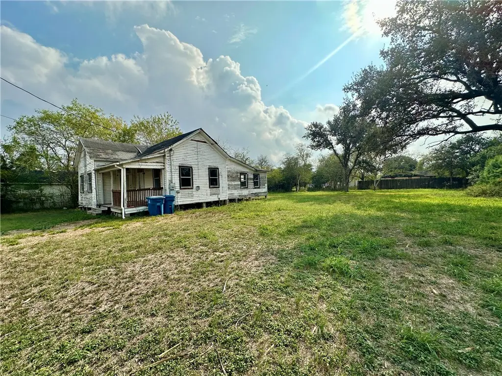 505 W Sylvia, Beeville, TX 78102 - Image #1
