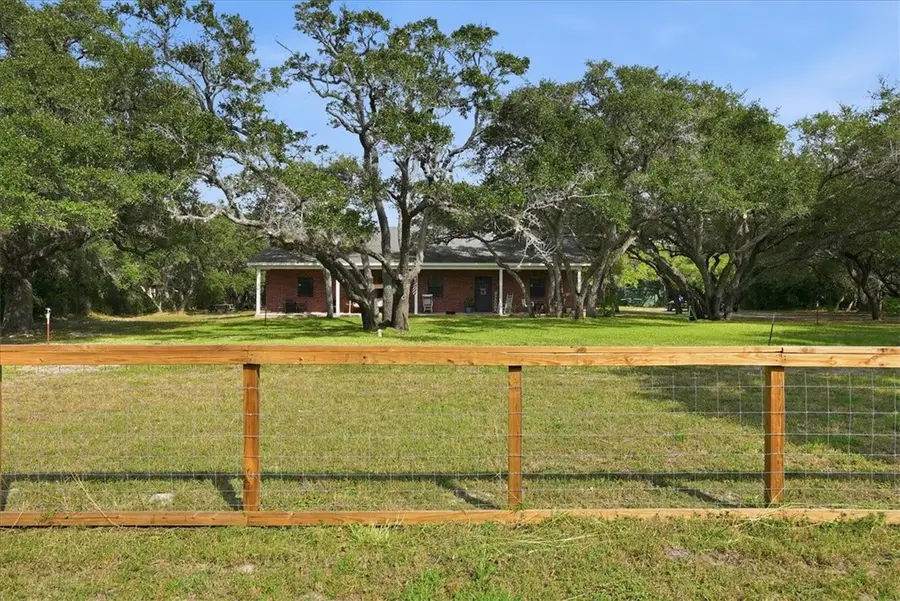 1402 W Johnson Avenue, Aransas Pass, TX 78336 - Image #2