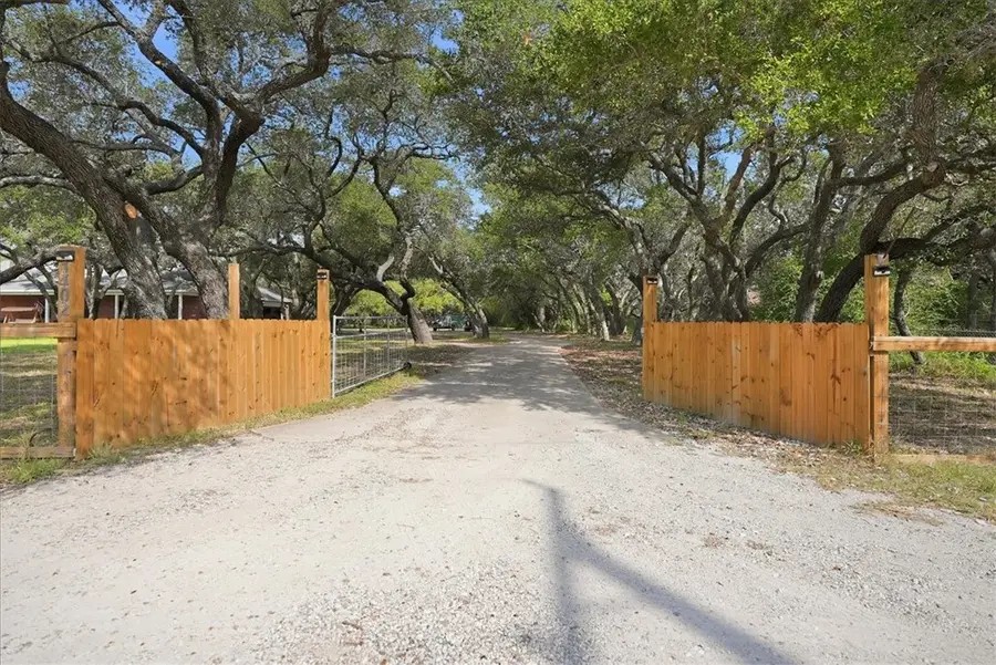 1402 W Johnson Avenue, Aransas Pass, TX 78336 - Image #3