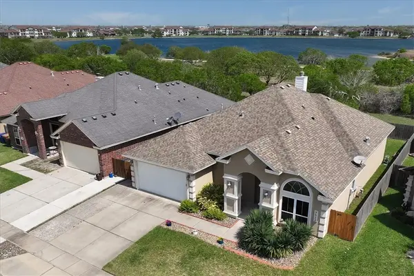 7522 South Lake Drive, Corpus Christi, TX 78414