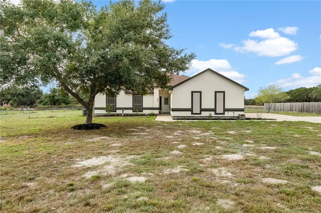 727 W Johnson Avenue, Aransas Pass, TX 78336 - Image #1
