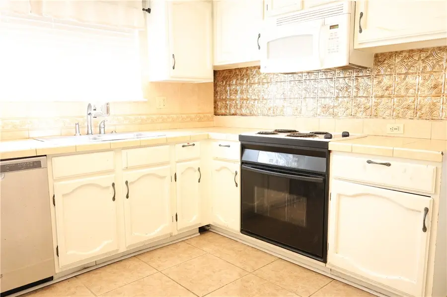 1304 Ebony, Alice, TX 78332 - Image #3