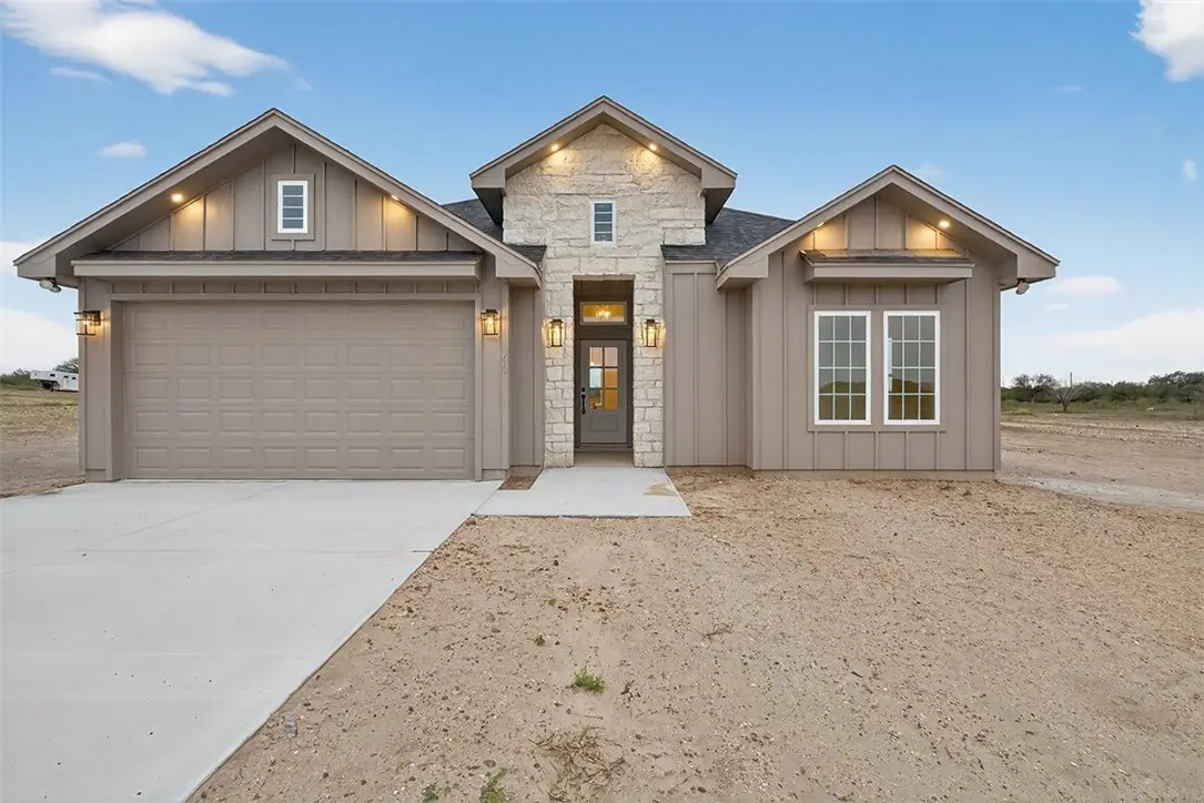 133 County Road 150, Alice, TX 78332 - Image #1