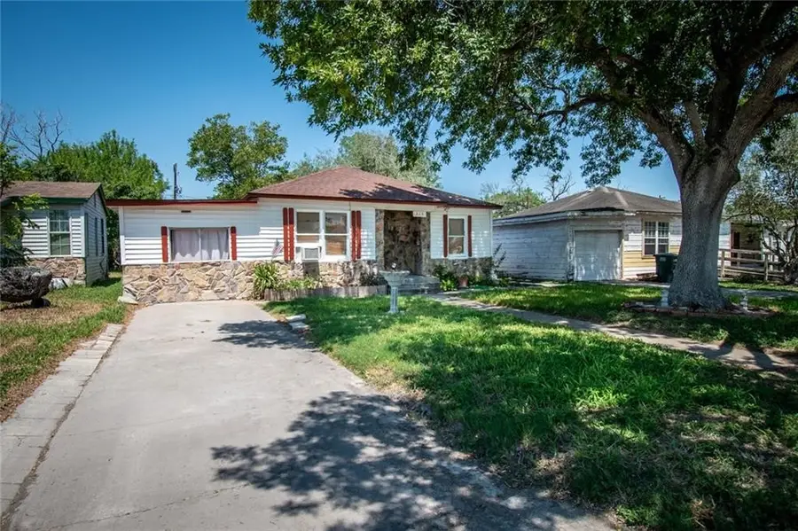 121 W Avenue E, Robstown, TX 78380 - Image #2