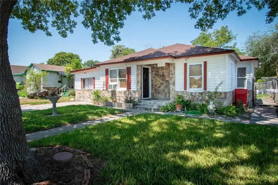 121 W Avenue E, Robstown, TX 78380 - Image #3