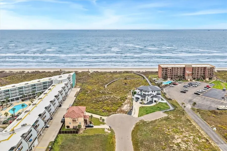 102 Mariners Drive, Port Aransas, TX 78373 - Image #2