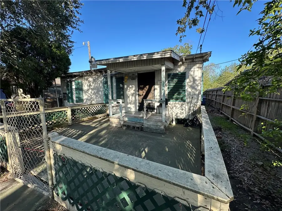 329 Cheyenne Street, Corpus Christi, TX 78405 - Image #2