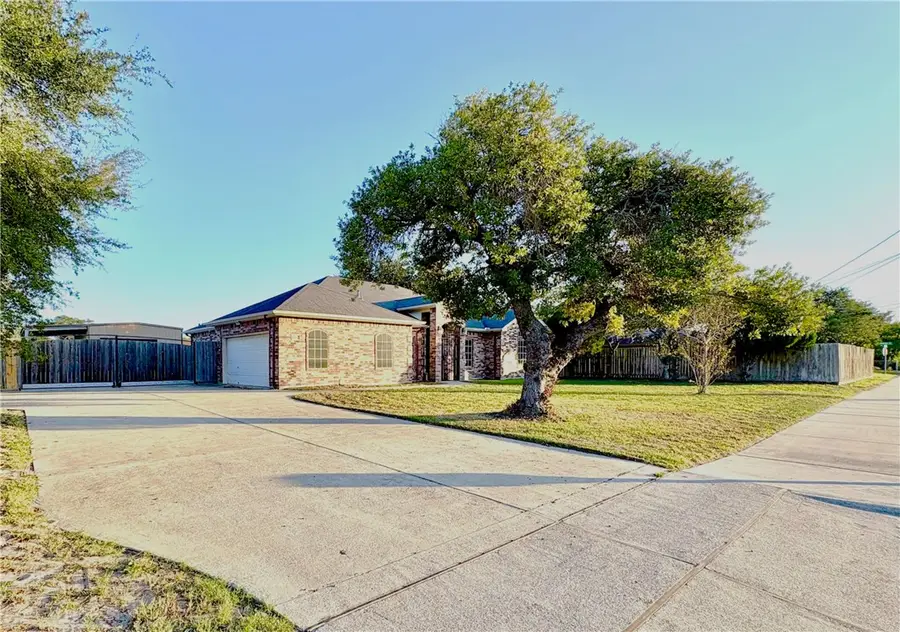 2937 Waldron, Corpus Christi, TX 78418 - Image #2