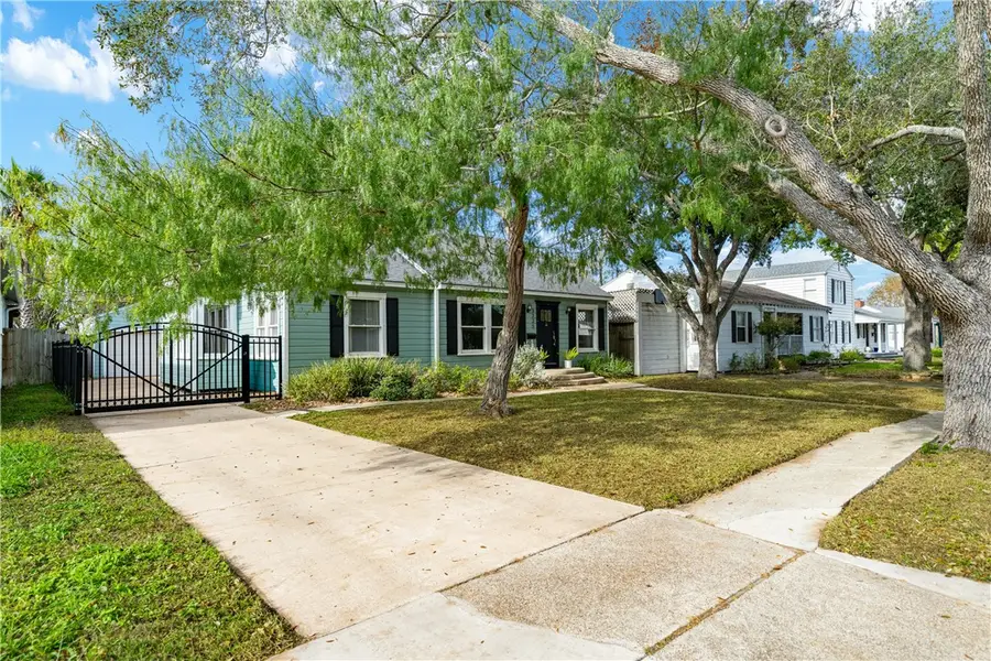 3225 Lawnview Street, Corpus Christi, TX 78404 - Image #3