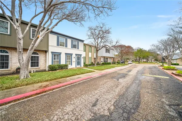 18 Townhouse Lane #W18, Corpus Christi, TX 78412