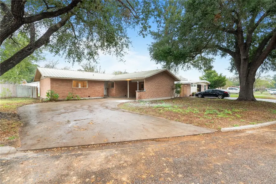 1206 Bruce Street, Alice, TX 78332 - Image #3